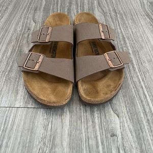 Birkenstock sandals! Size 39 (8-8.5). Light brown.